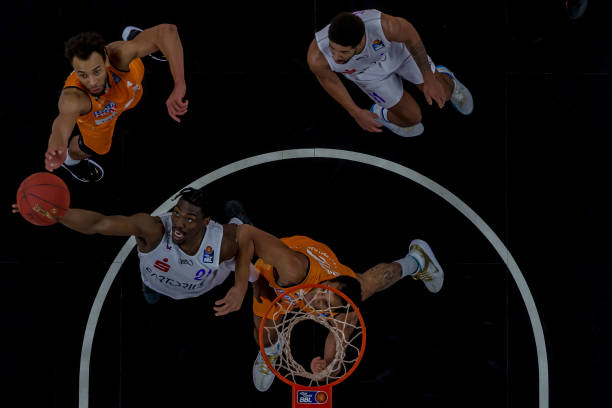 交媒体和娱 交媒体和娱